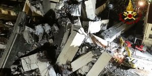 Ο Νταβίντε Καπέλο ήταν από τους τυχερούς στη Γένοβα (Φωτογραφία: AP)