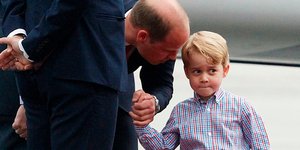 Ο πρίγκιπας Τζορτζ με τον πρίγκιπα Γουιίλιαμ /Φωτογραφία αρχείου: ΑΡ