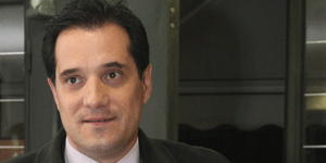 Αδωνις σε Καπερνάρο: Καλά κάνουν και σας λένε «ψεκασμένους»