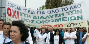 Εισβολή των απεργών του Σωτηρία στο Γεννηματάς