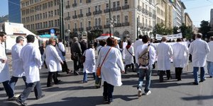 Κοινό αγωνιστικό μέτωπο κατά των συγχωνεύσεων από γιατρούς και νοσηλευτές