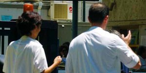 Ρίχνουν μαύρη πέτρα πίσω τους- 6.872 γιατροί της Αθήνας έφυγαν στο εξωτερικό την