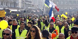 Μετά τα Κίτρινα Γιλέκα έρχονται τα Κόκκινα Στιλό/ Φωτογραφία: AP- Claude Paris