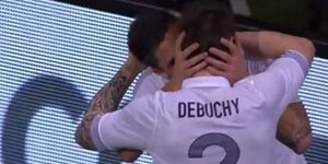 Φίλησε με πάθος τον συμπαίκτη του που του έδωσε την ασίστ [βίντεο]