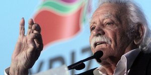 Ειρωνική απάντηση Γλέζου σε Πάγκαλο: Εκφράζει πίκρα γιατί ούτε μαγιό βρίσκει ούτ