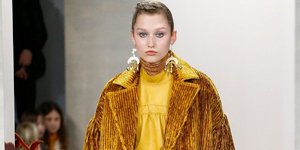 Μοντέλο στο runway/ Φωτογραφία: Splash/Ideal image