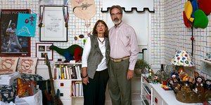 Πορτραίτα που συγκινούν -Γονείς ποζάρουν στα παιδικά δωμάτια που τα παιδιά τους 