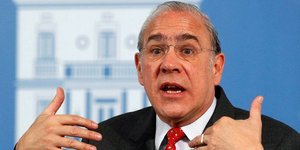 Άνχελ Γκουρία: Η Ελλάδα δεν θα βγει εκτός ευρώ