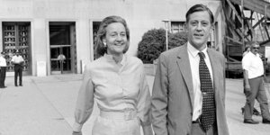 H Γκράχαμ και ο Μπράντλι έξω από το δικαστήριο της Ουάσιγκτον