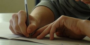 Το γραπτό αντί για λύσεις είχε... μαντινάδες [εικόνα] 