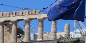 Στις επενδύσεις που καθυστερούν αναφέρεται το άρθρο του Bloomberg