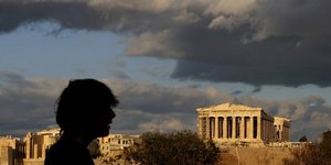 Economist: «Η Ελλάδα η 6η πιο... μίζερη χώρα στον κόσμο»
