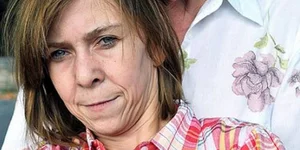 Πόσων ετών πιστεύεις ότι είναι η κυρία της φωτογραφίας;