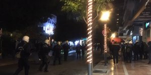 Υλικές ζημιές και δέκα προσαγωγές από τα επεισόδια στο Αγρίνιο -Φωτογραφία: agriniopress