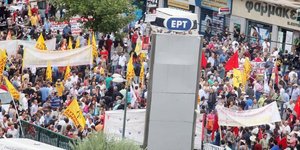 Συγκέντρωση διαμαρτυρίας ΓΣΕΕ-ΑΔΕΔΥ στην ΕΡΤ - Θα συμμετάσχει και ο Αλέξης Τσίπρ