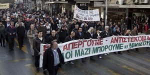 Σε κλοιό διαδηλωτών και σήμερα η Βουλή