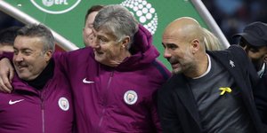 Ο Πεπ Γκουαρντιόλα (δεξιά) (Φωτογραφία: AP/ Tim Ireland)