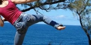 Πήγαν να βιάσουν 15χρονη και αυτή... τους πλάκωσε στο ξύλο