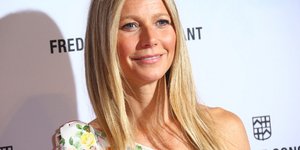 Η Γκουίνεθ Πάλτροου ποζάρει στο φακό/ Φωτογραφία Joel C Ryan/Ap