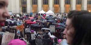 Πορεία γυναικών κατά του Τραμπ στο Παρίσι (Φωτογραφία: AP Photo/Thibault Camus)