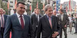 Ο Γιοχάνες Χαν με τον Ζόραν Ζάεφ (Φωτογραφία: Twitter)