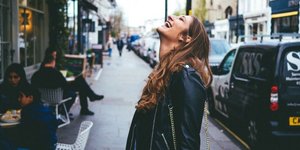 Χαμογελαστή Γυναίκα/Photo by Alexandra Kirr on Unsplash