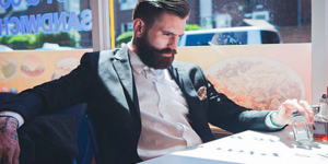 Ρικι Χαλ: Το μοντέλο με τα τατουάζ που έφερε τα μούσια στη μόδα [εικόνες]