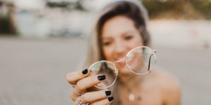 Γυναίκα με βαμμένα νύχια /Φωτογραφία: Murilo Folgosi/Pexels