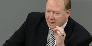 Ο Στουρνάρας πανηγυρίζει - Οι βουλευτές της Μέρκελ λένε πως η επιστροφή της Ελλά