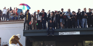 Χιλιάδες Αθηναίοι χόρεψαν στο ρυθμό της νέας τρέλας του Harlem Shake [βίντεο]