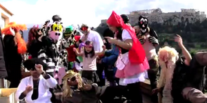 Οι Ελληνες χορεύουν στους ρυθμούς του Harlem Shake