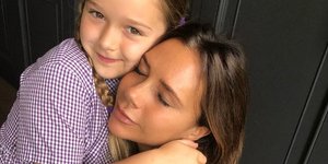 Xάρπερ και Βικτόρια Μπέκαμ/ Φωτογραφία Instagram @victoriabeckham