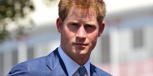 Η 20χρονη χορεύτρια που ξελόγιασε τον άτακτο πρίγκιπα Χάρι [εικόνες]