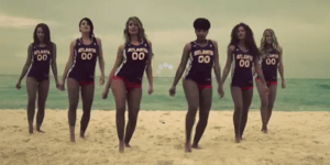 Τσιρλίντερς φωτιά βγήκαν στην παραλία -Αντε μετά να παίξεις μπάσκετ [βίντεο]