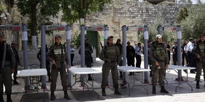 Ανιχνευτές μετάλλων ήταν μεταξύ των μέτρων ασφαλείας. Φωτογραφία: ΑP