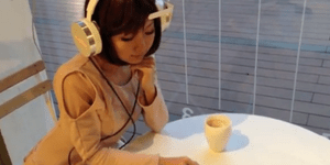 Αυτά είναι τα ακουστικά του μέλλοντος που... διαβάζουν τη σκέψη [βίντεο]