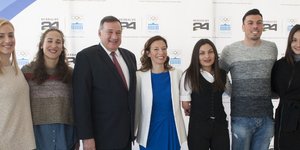 Εβελίνα Παπάζογλου