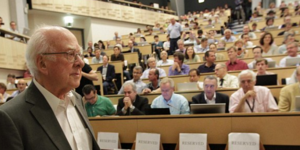 Δάκρυσε ο Πίτερ Χιγκς για την ανακάλυψη του «σωματιδίου του Θεού» [εικόνες]