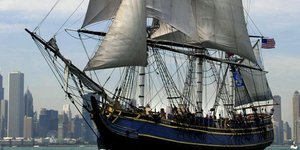 Θύμα του τυφώνα Σάντι το ιστιοφόρο «Μπάουντι» [βίντεο]