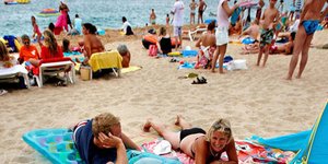 Die Welt: Ο ένας στους πέντε Γερμανούς δεν έχει λεφτά για διακοπές