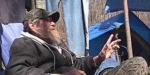 Αστεγος κέρδισε 50.000 δολάρια στο ξυστό και συνεχίζει να λέει σπίτι μου είναι ο