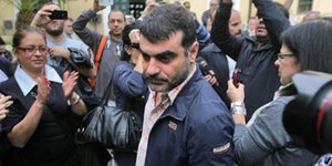 New York Times: Η σύλληψη Βαξεβάνη εγείρει ζήτημα δημοκρατίας στην Ελλάδα