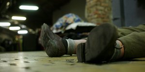 O νέος νόμος στοχοποιεί τους άστεγους