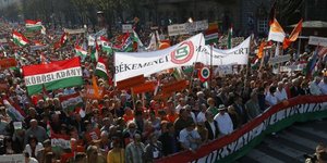 Ακόμα πιο δεξιά η Ουγγαρία: Τα γκάλοπ δείχνουν επανεκλογή του πρωθυπουργού Βίκτο