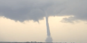 Γιγάντιος υδροστρόβιλος αναστάτωσε τις αρχές της Φλόριντα [βίντεο]