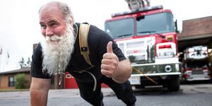 Αυτός ο ιερέας ξέρει από βάρη -Εχει τραβήξει αεροπλάνα