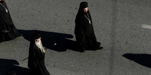 Ιερείς στο δρόμο /Φωτογραφία Αρχείου: Eurokinissi