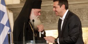 Ο Αλέξης Τσίπρας με τον αρχιεπίσκοπο Ιερώνυμο/ Φωτογραφία: EUROKINISSI- ΧΡΗΣΤΟΣ ΜΠΟΝΗΣ