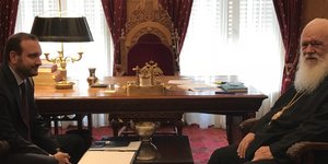 Ο αρχιεπίσκοπος Ιερώνυμος και ο πρόεδρος του Οικονομικού Επιμελητηρίου Ελλάδας