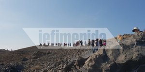 Βόλτα στο ηφαίστειο της Σαντορίνης